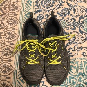 LA Gear tennis shoes